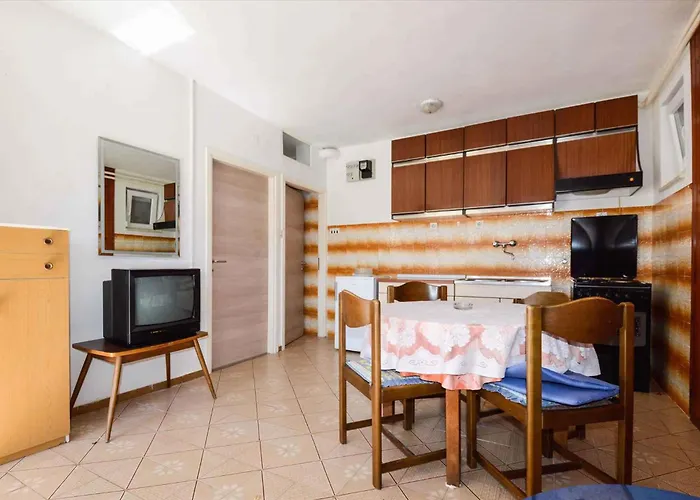 In With One-bedroom 3 * Póla