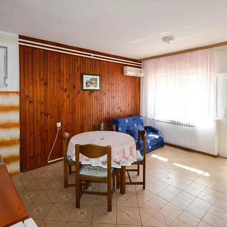 In With One-bedroom 3 *