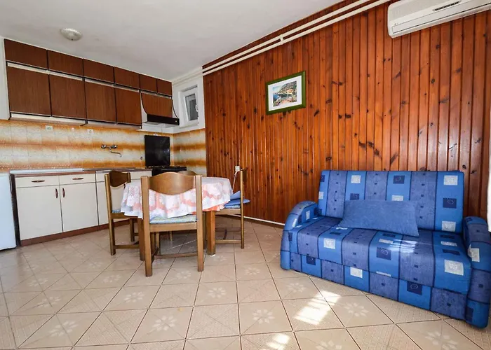 In With One-bedroom 3 *