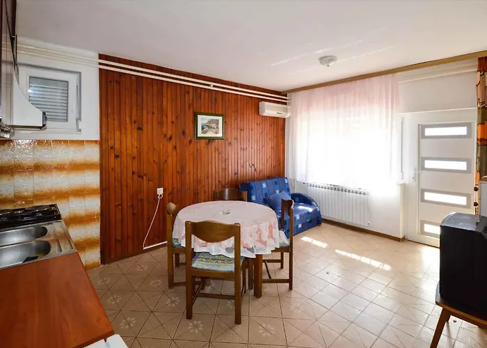 In With One-bedroom 3 *