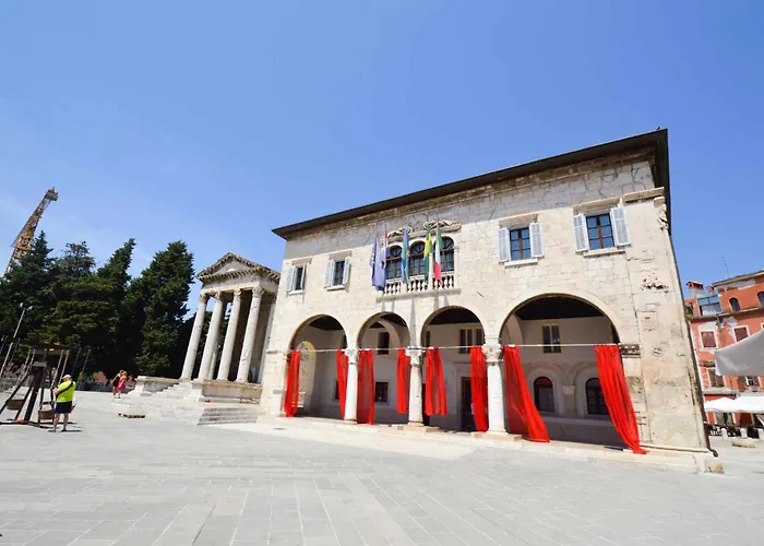 In With One-bedroom 3