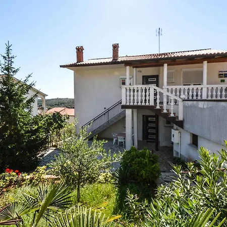 Apartment In With One-bedroom 3